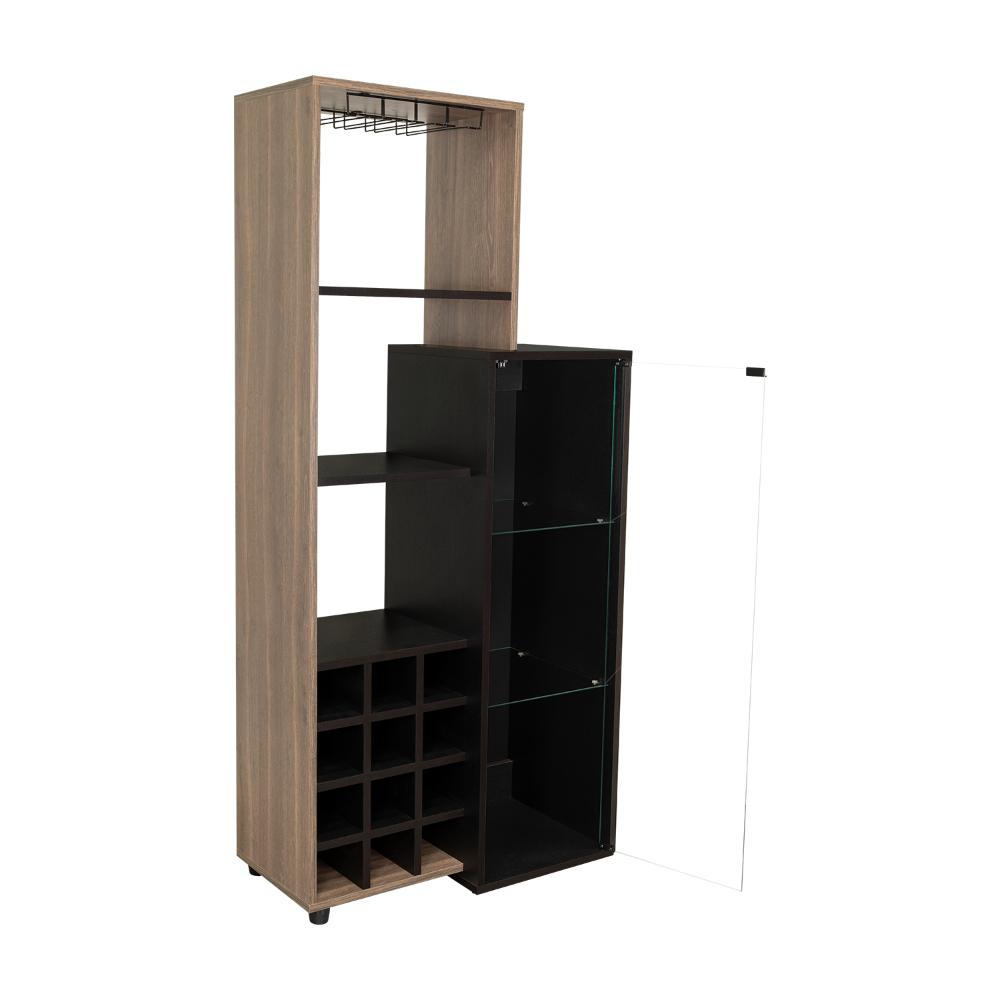 Bar Ozzy, Wengue y Milan, con espacio para organizar licores y vasos