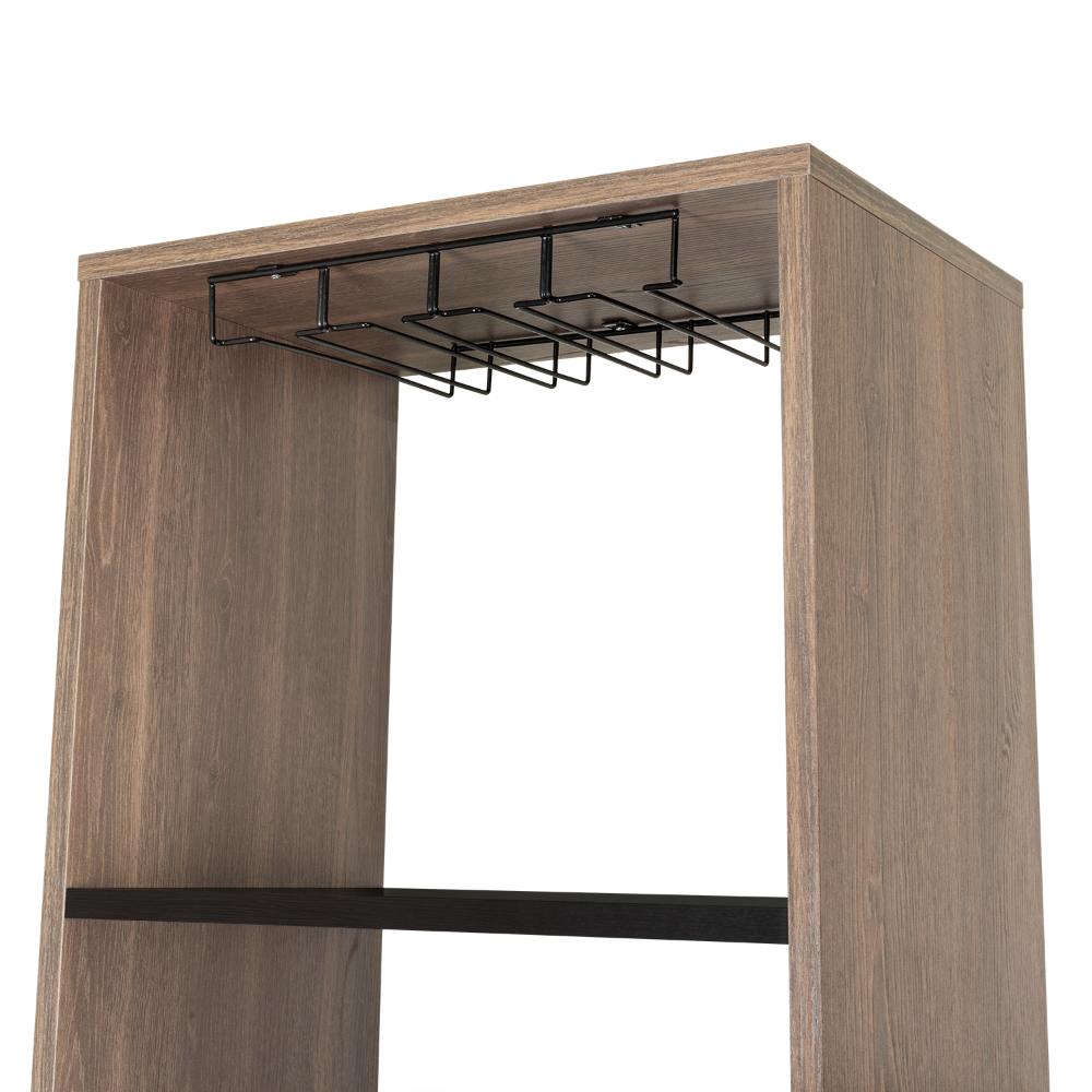 Bar Ozzy, Wengue y Milan, con espacio para organizar licores y vasos