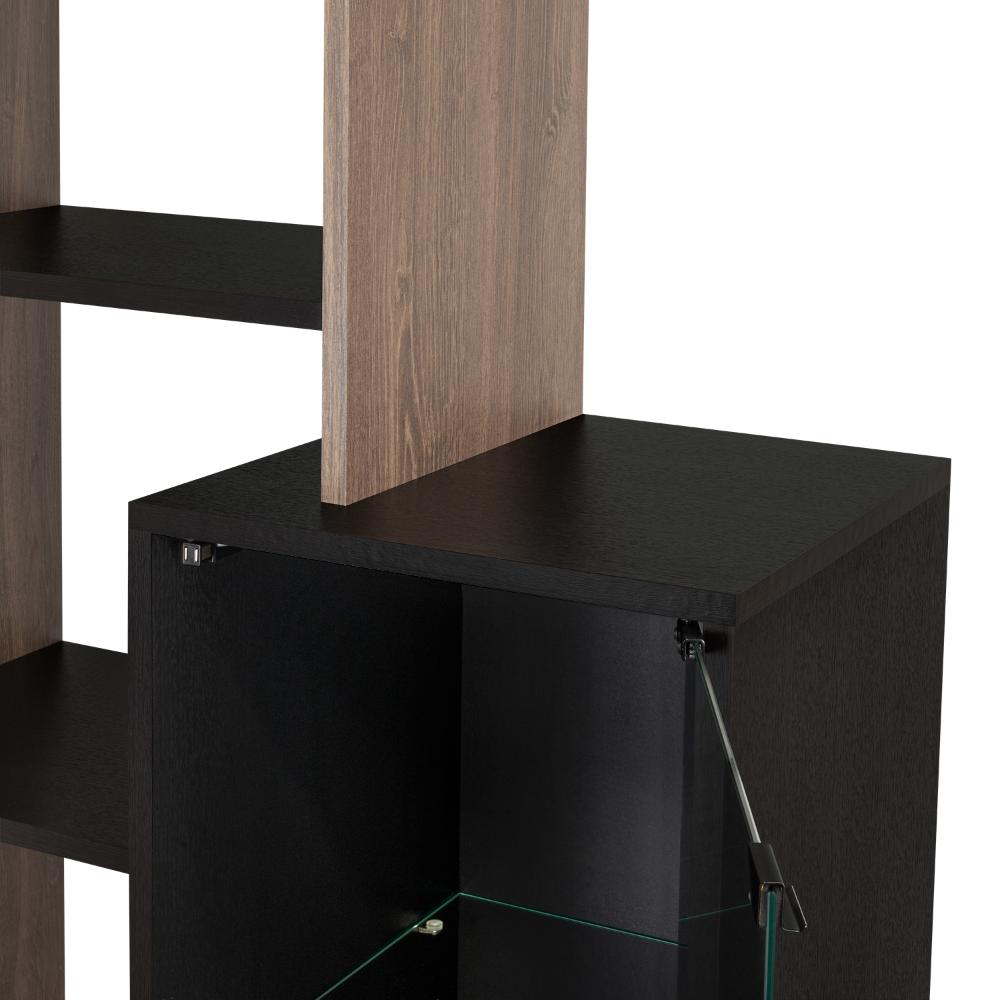 Bar Ozzy, Wengue y Milan, con espacio para organizar licores y vasos