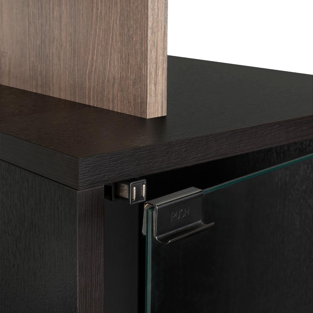 Bar Ozzy, Wengue y Milan, con espacio para organizar licores y vasos