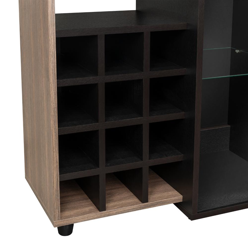Bar Ozzy, Wengue y Milan, con espacio para organizar licores y vasos