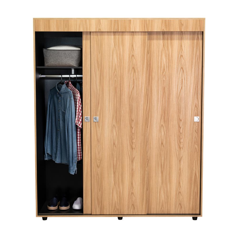 Closet Angelo 150, Fresno Europeo y Wengue, con Tres Puertas Corredizas