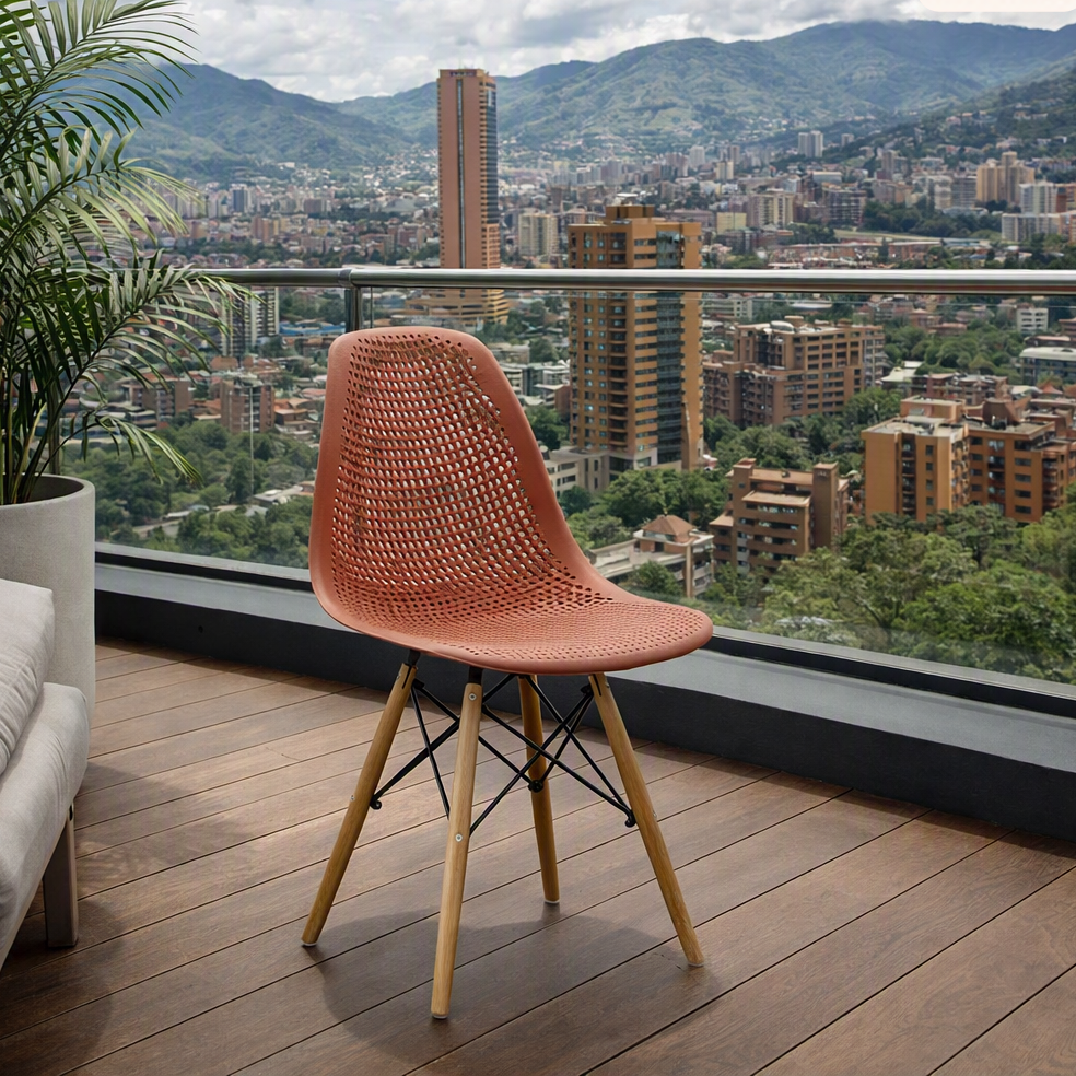 Silla Aira, Color Salmón, con Espaldar y Patas en Madera