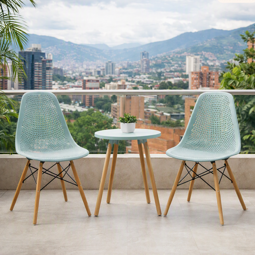 Silla Aira, Color Azul Claro, con Espaldar y Patas en Madera