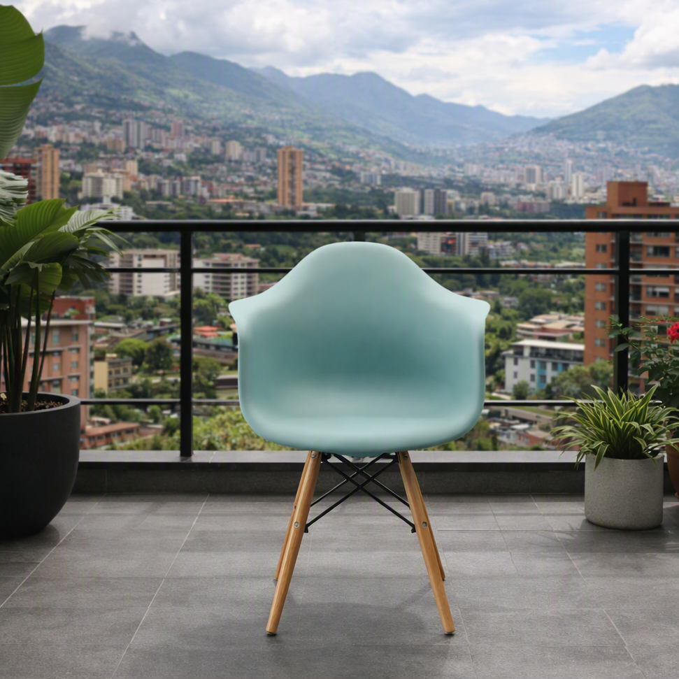 Silla Eymos , Color Azul Claro, con Espaldar y Patas en Madera