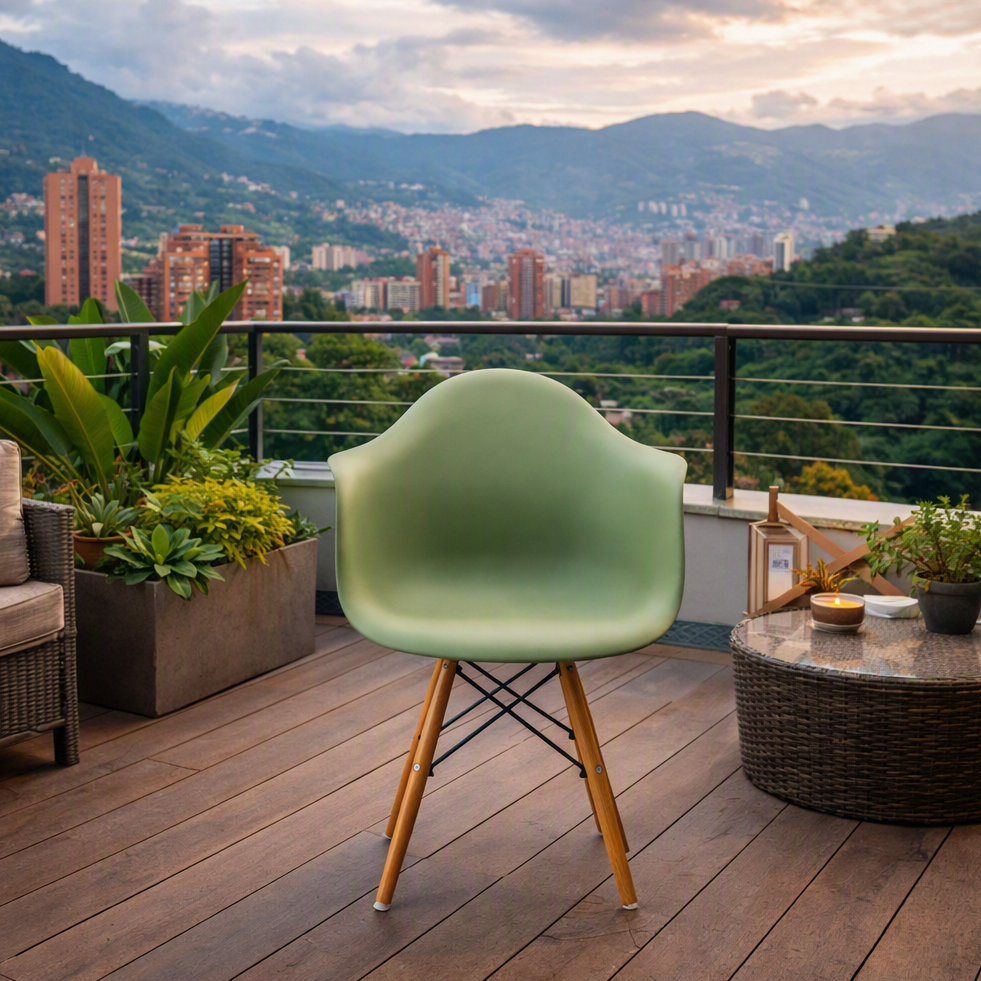 Silla Eymos , Color Verde, con Espaldar y Patas en Madera