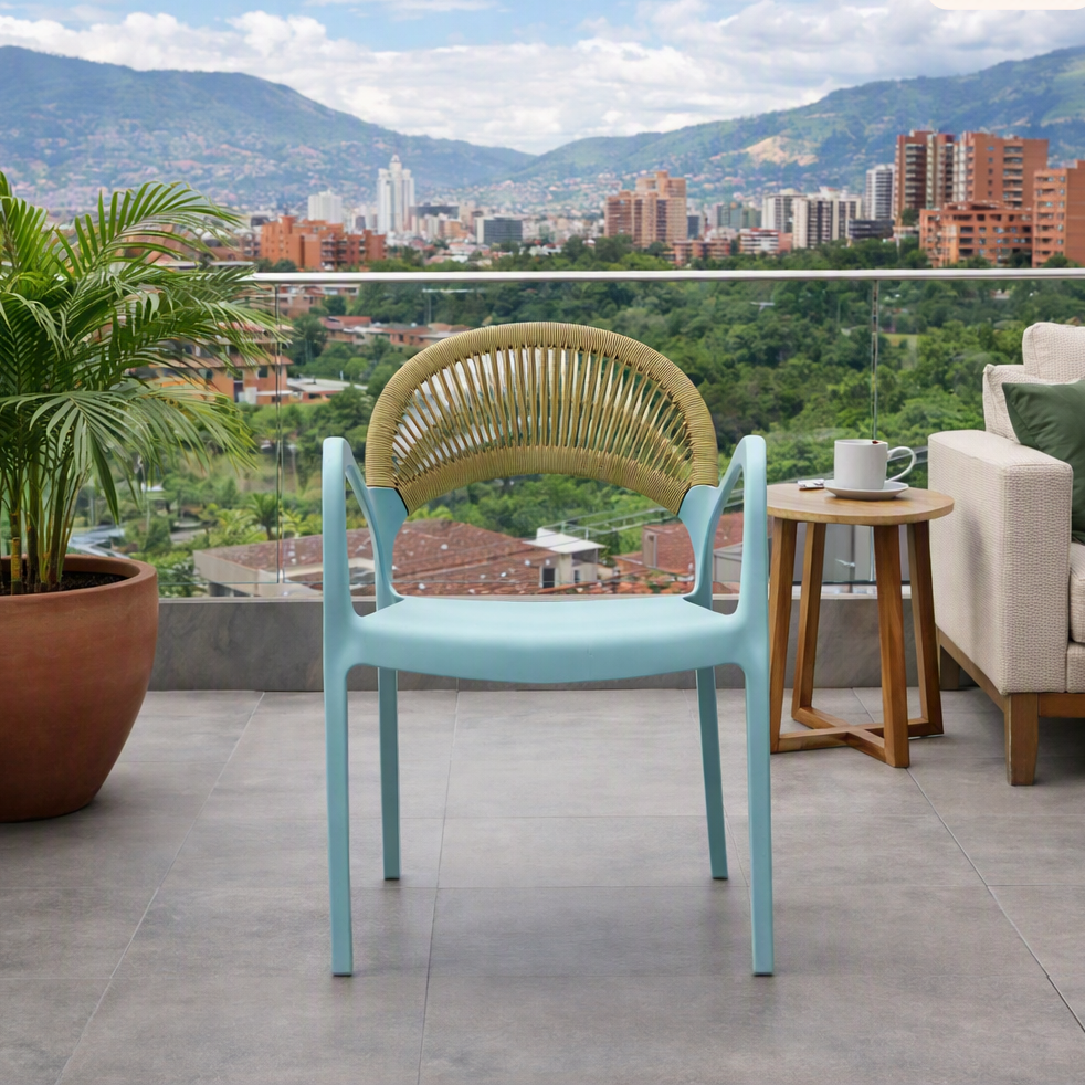 Silla Daytona, Azul Claro, con Espaldar, Reposa Brazos y Diseño Minimalista