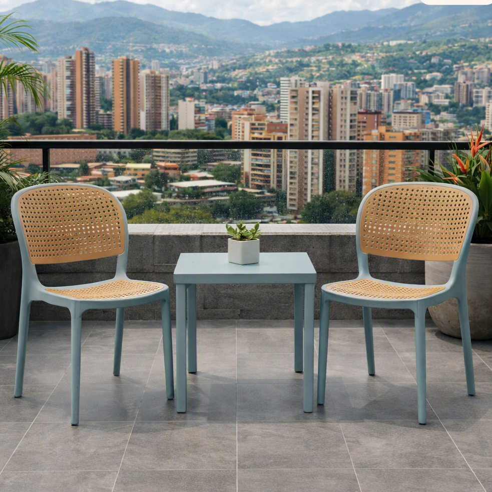 Silla Nest, Color Azul Claro y Beige, con Espaldar y Asiento en Rejilla