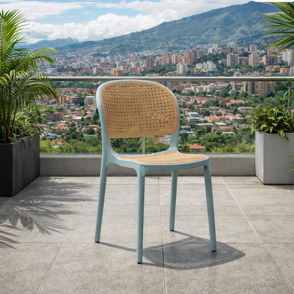 Silla Nest, Color Azul Claro y Beige, con Espaldar y Asiento en Rejilla