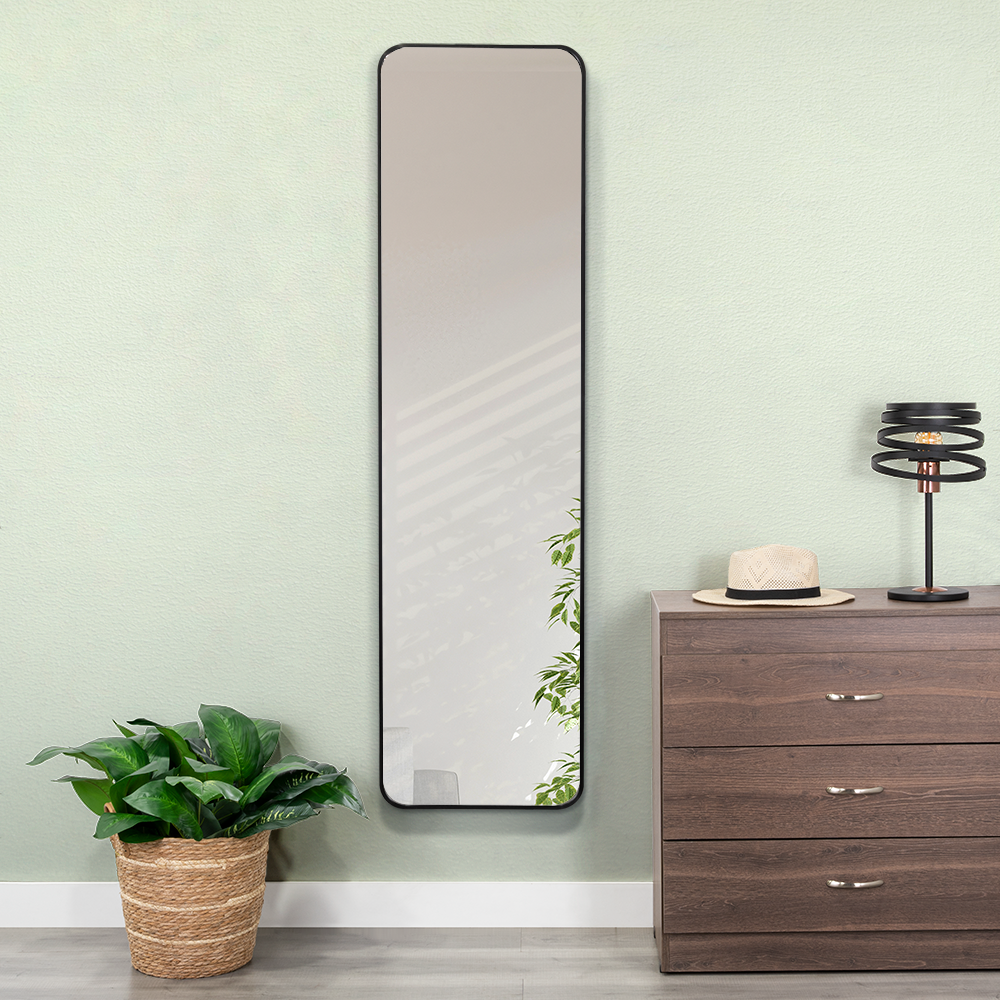 Espejo Rectangular de Piso Riga, con Marco Negro