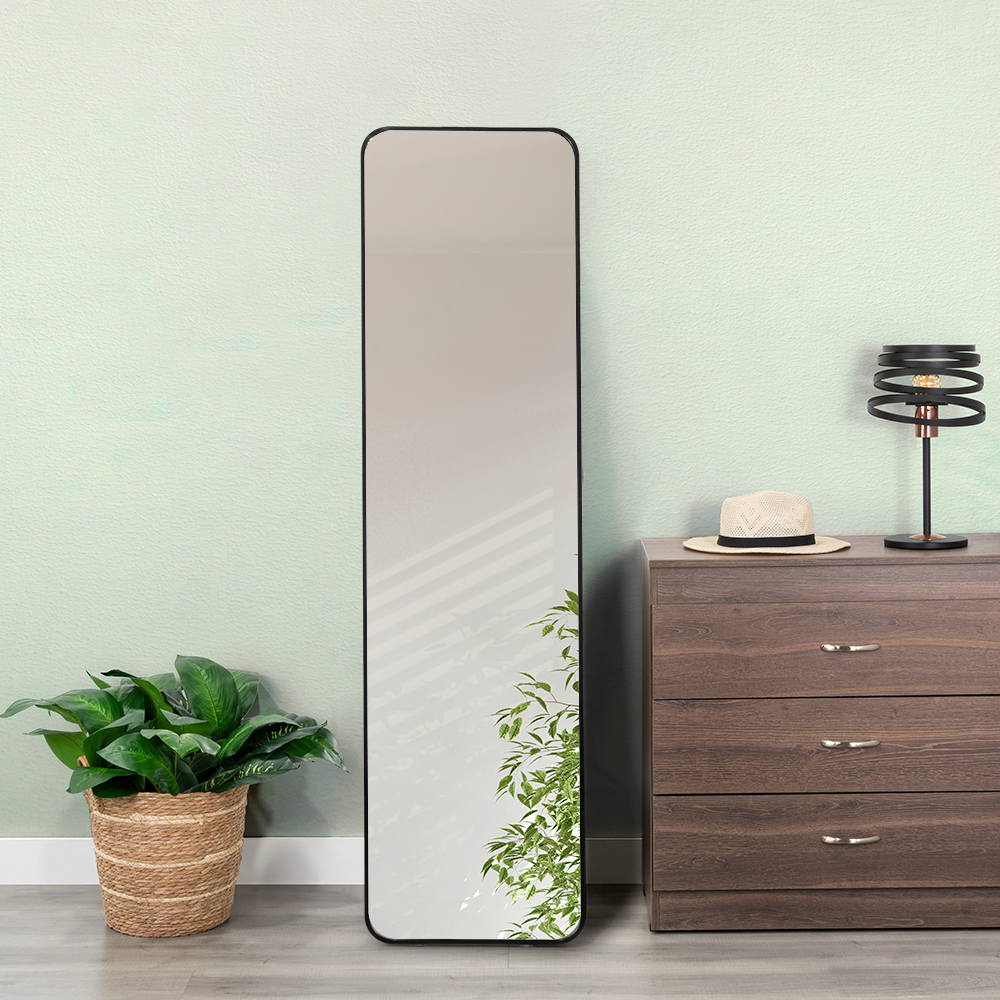 Espejo Rectangular de Piso Riga, con Marco Negro
