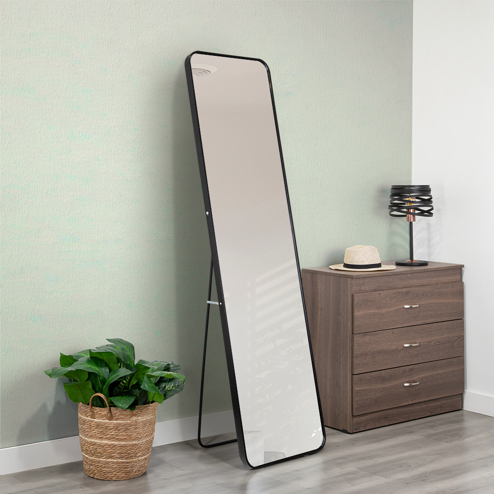 Espejo Rectangular de Piso Riga, con Marco Negro