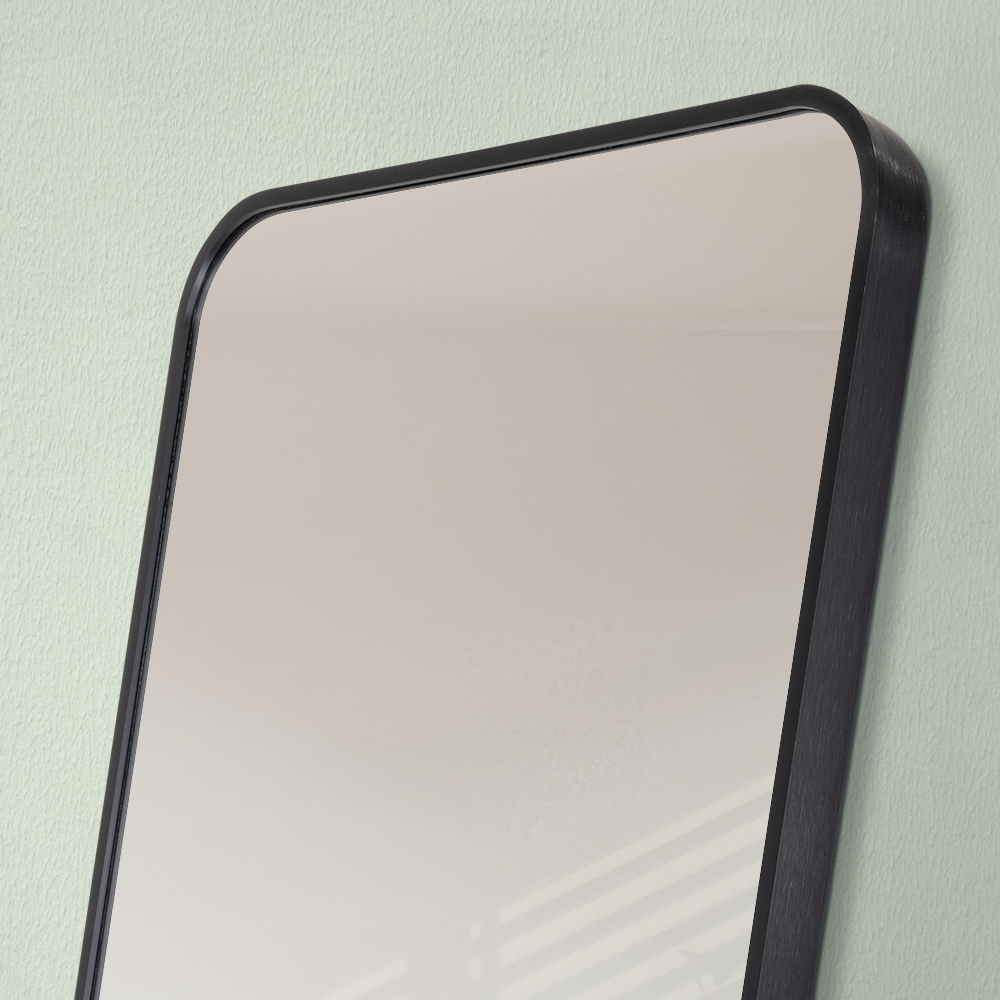 Espejo Rectangular de Piso Riga, con Marco Negro