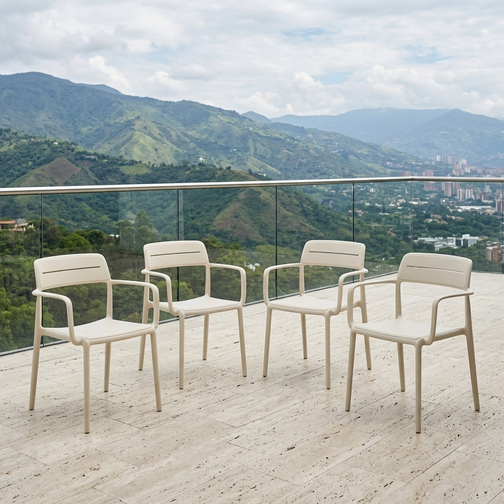 Combo Sarku, Incluye una Mesa y 4 Sillas Color Beige Claro