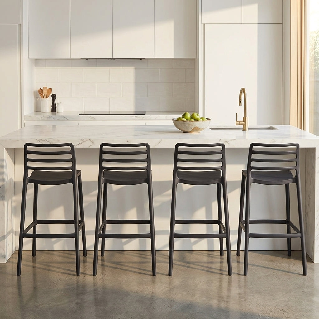Set de 4 Sillas para Bar Palawan, Negro, con Espaldar Abierto y Diseño Minimalista