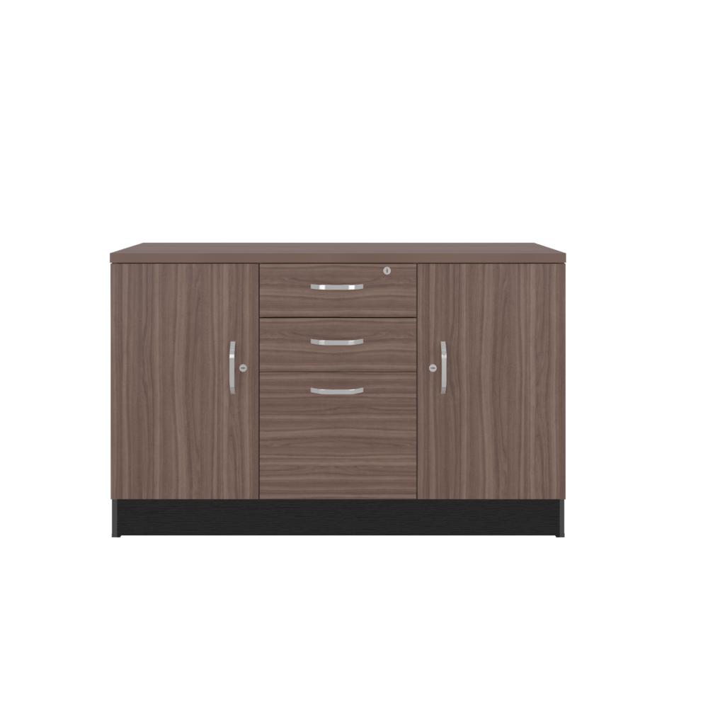 Mesa Auxiliar Nakarat, Avellana y Wengue, con tres puertas espacios para colocar y almacenar objetos