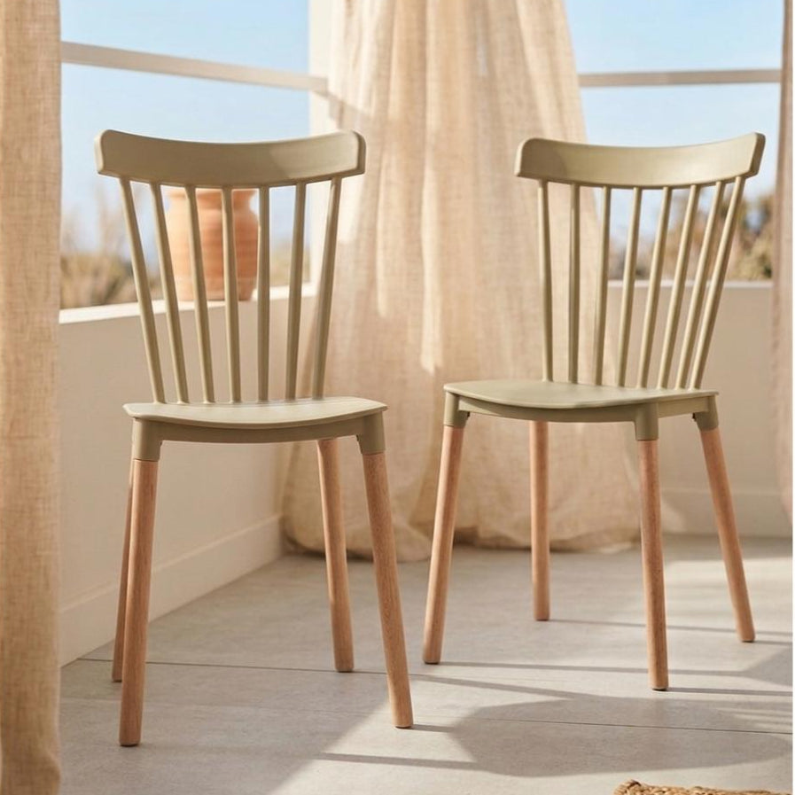 Silla Georgia, Color Taupe, con Patas de Madera y Diseño Minimalista