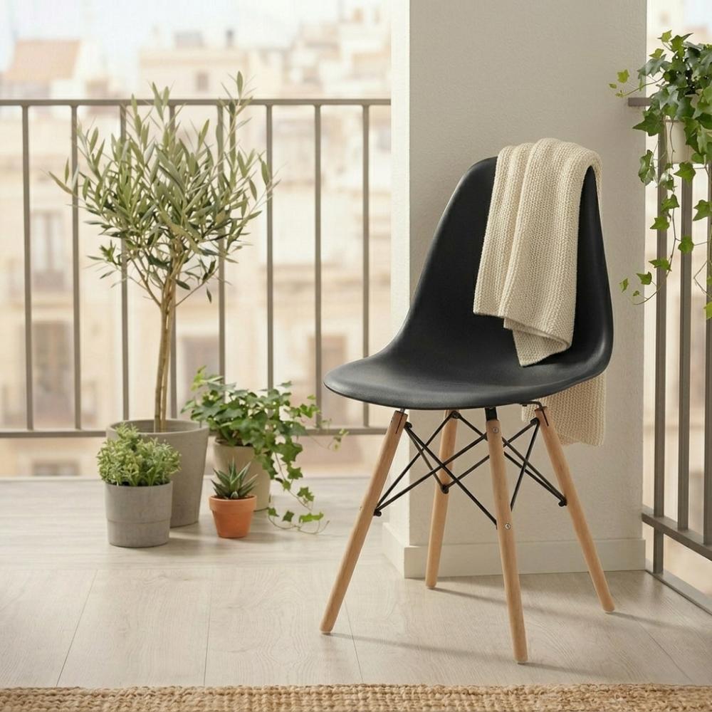 Set de 2 Sillas Eames, Color Negro, con Patas de Madera