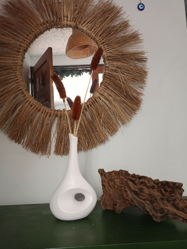 Florero Oliva Decorativo en Cerámica, de 33x16 cm