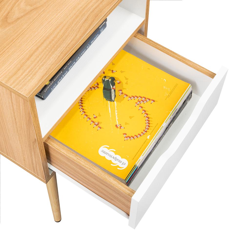 Mesa de Noche Alesio, Fresno Europeo y Blanco, con Patas en Madera y un Cajón