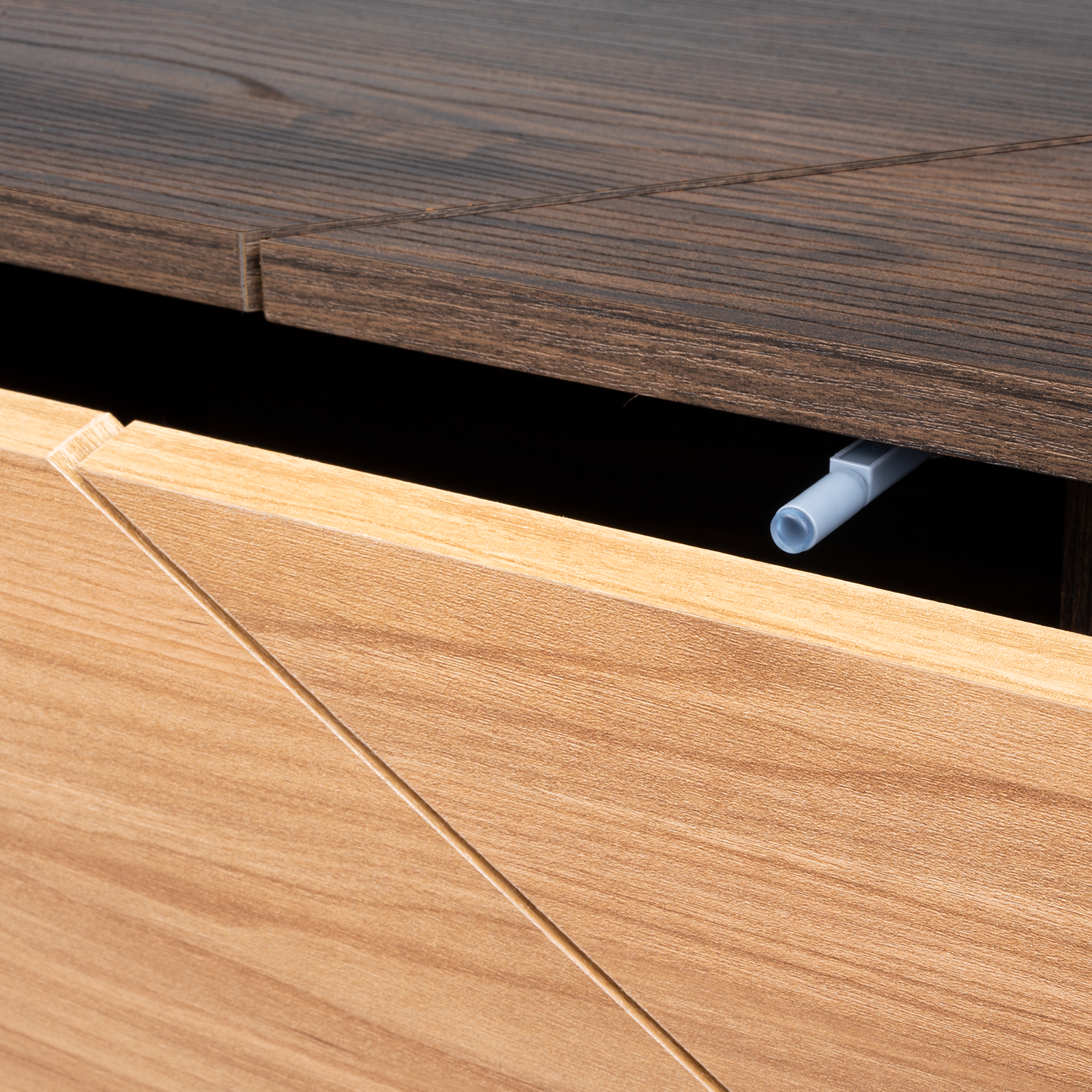 Mesa de Centro Orus, Nogal y Fresno Europeo, con una Puerta y Patas de Acero