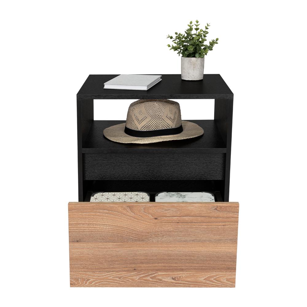 Mesa de Noche Cruella, Wengue y Miel, con espacio para colorcar objetos decorativos