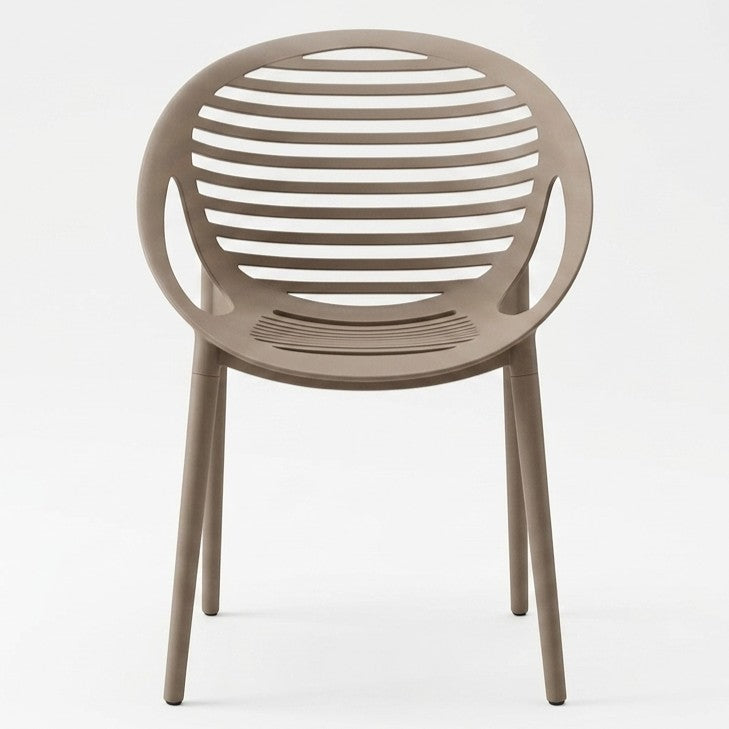 Silla Tokio con Brazos, Color Taupe, con Espaldar y Diseño Moderno