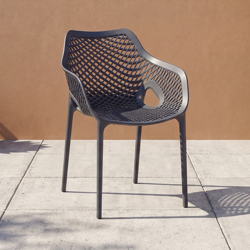 Silla con Brazos Miame, Negro, con espaldar y diseño moderno