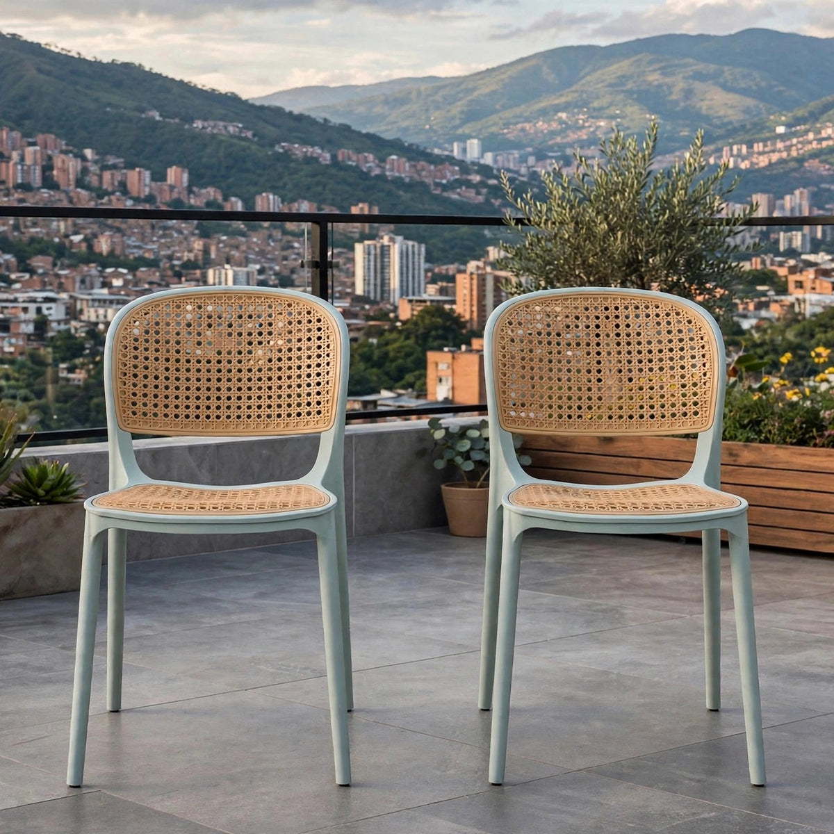 Set de 2 Sillas Nest, Color Azul Claro y Beige, con Espaldar y Asiento en Rejilla