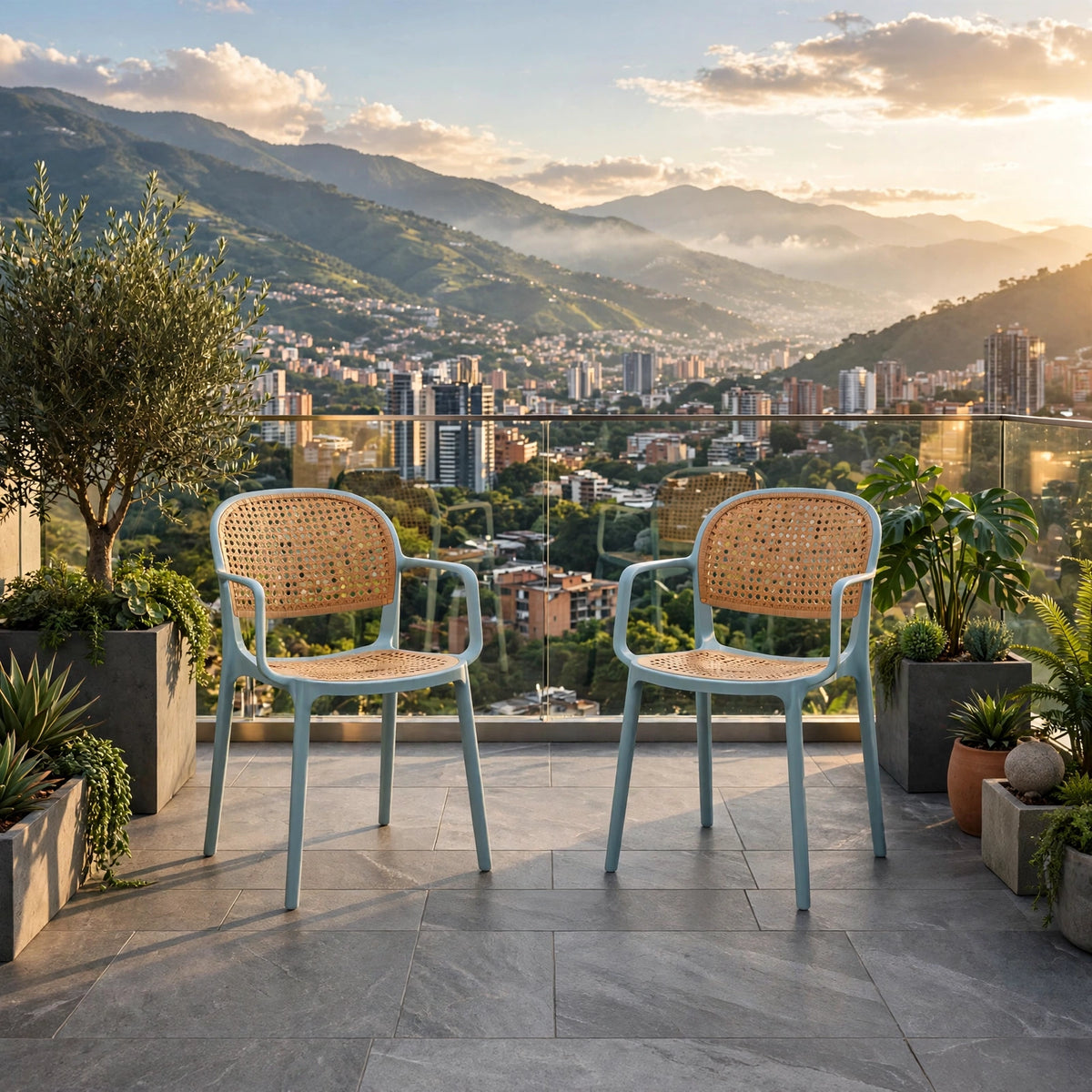 Set de 2 Sillas con Brazos Nest, Color Azul Claro y Beige, con Espaldar y Asiento en Rejilla