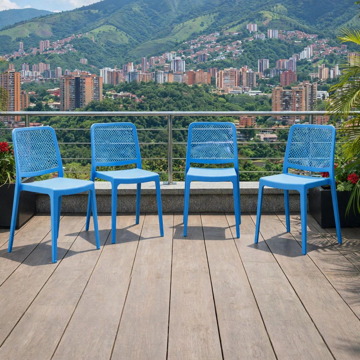 Set de 4 Sillas Manhattan, Azul Oceano, con Espaldar en Rejilla y Diseño Minimalista
