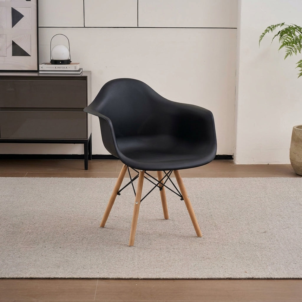 Silla Eymos, Color Negro, con Espaldar y Patas en Madera