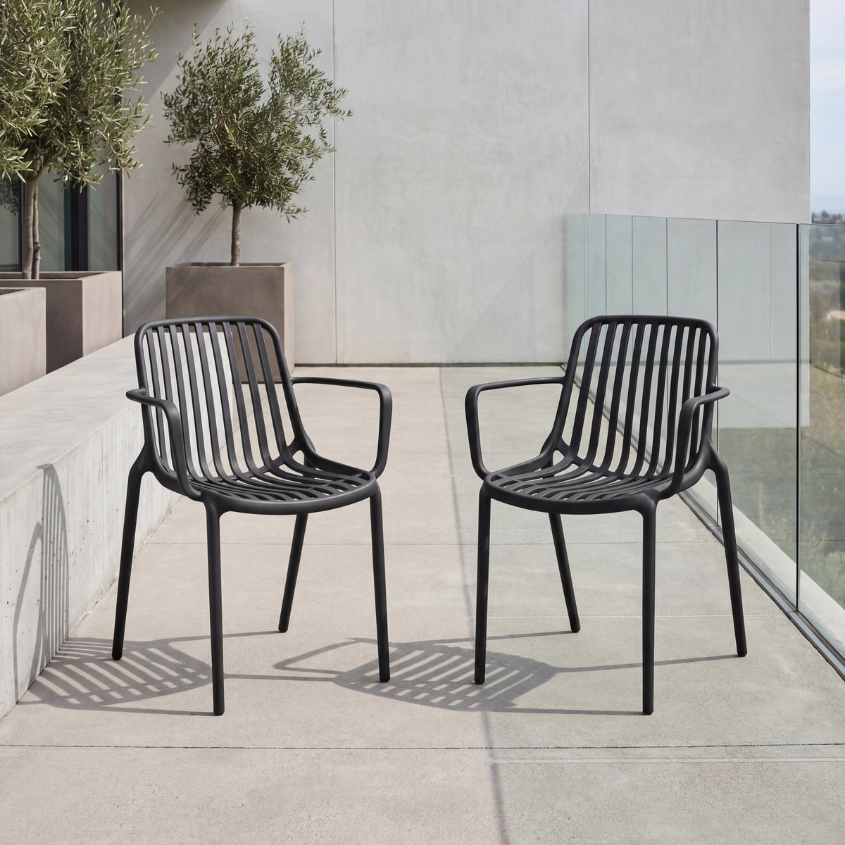 Set de 2 Sillas Parma, Negro, con Espaldar en Rayas y Diseño Minimalista