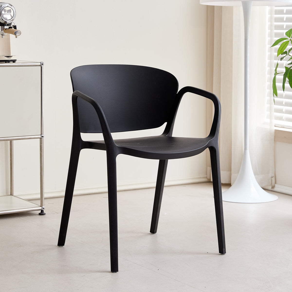 Silla con Brazos California, Negro, con Espaldar y Diseño Minimalista