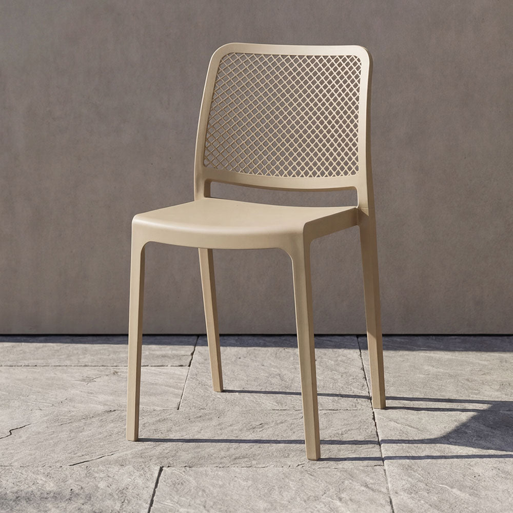 Silla Manhattan, Taupe, Con espaldar en rejilla y diseño minimalista