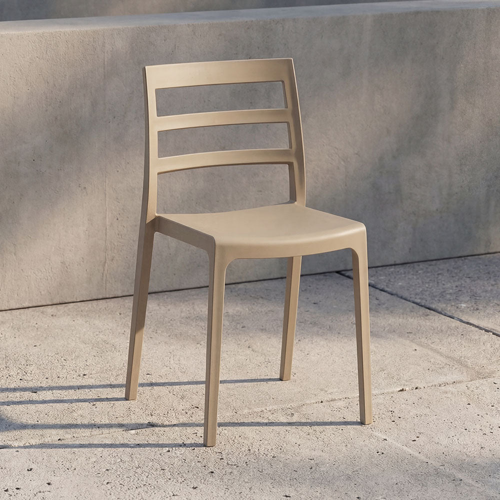 Silla New York, Taupe, Con espaldar en líneas y diseño minimalista