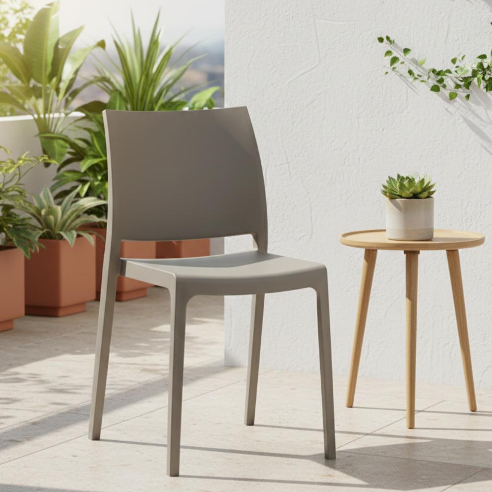 Silla Soho, Taupe, con Espaldar Cerrado y Diseño Minimalista