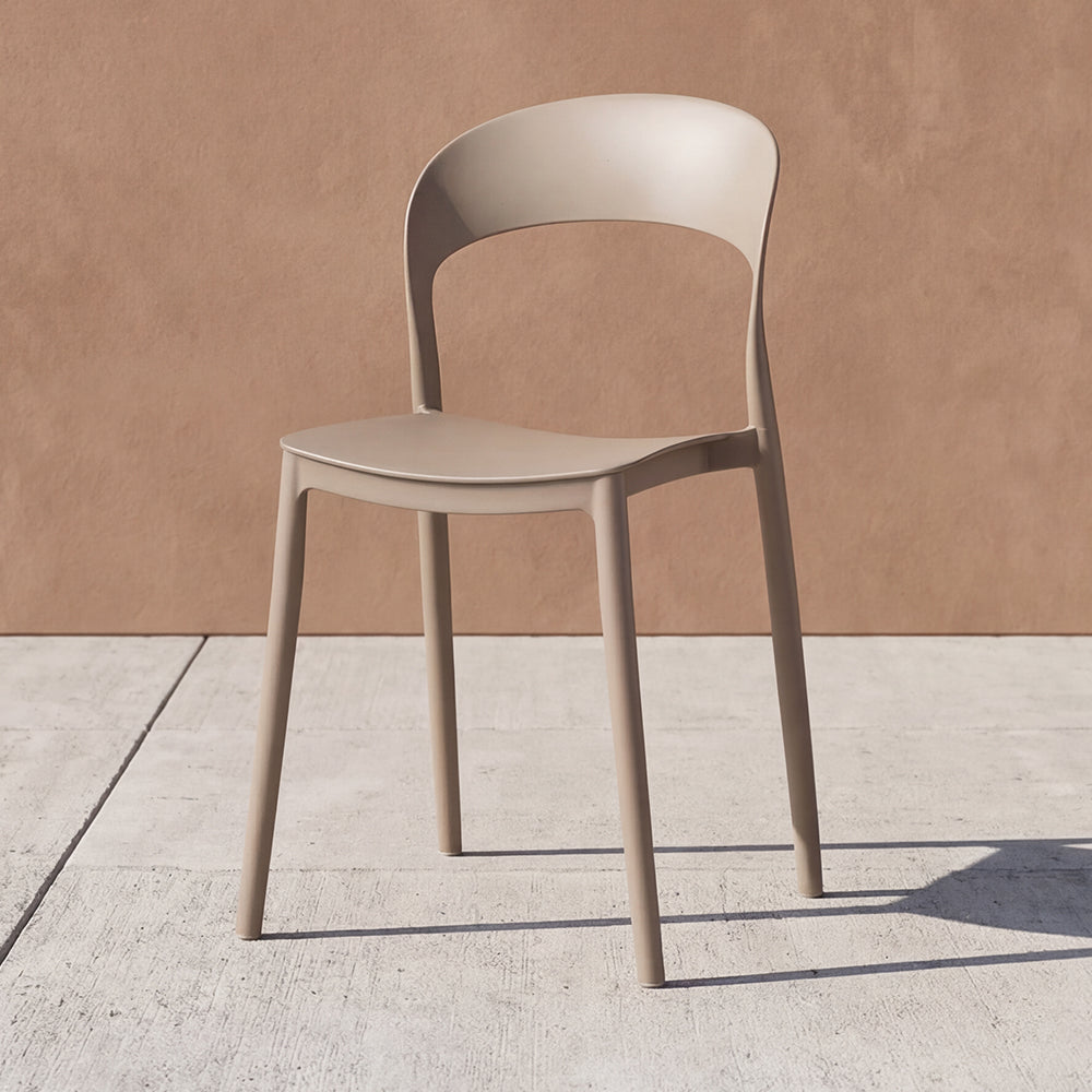 Silla Patrick, Color Taupe, con Espaldar y Diseño Moderno