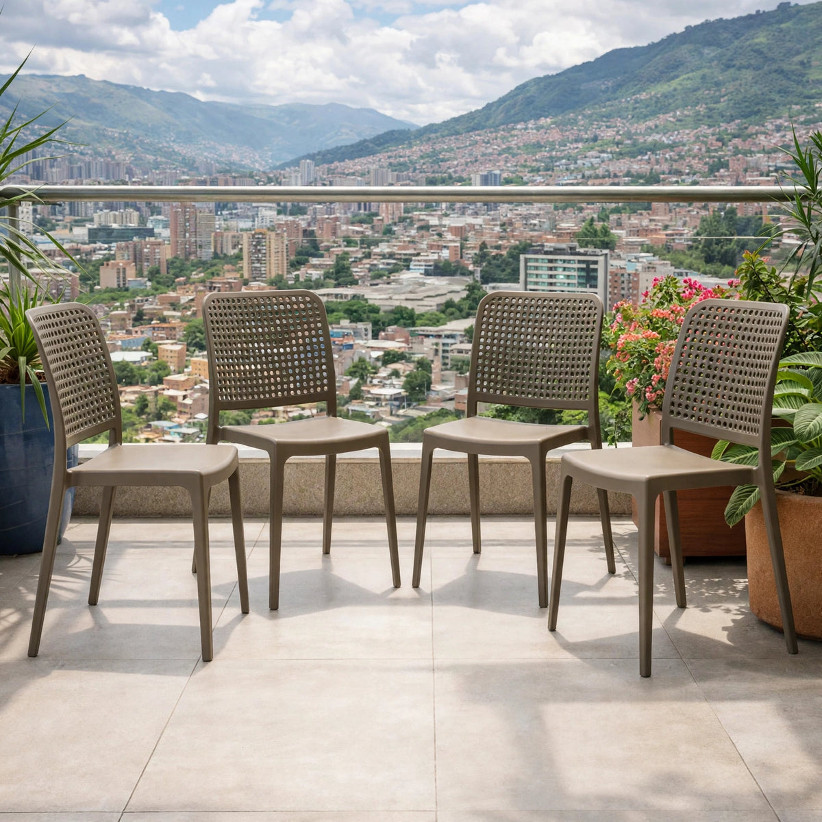 Set de 4 Sillas Bronx , Taupe, con Espaldar en Cuadrados y Diseño Minimalista