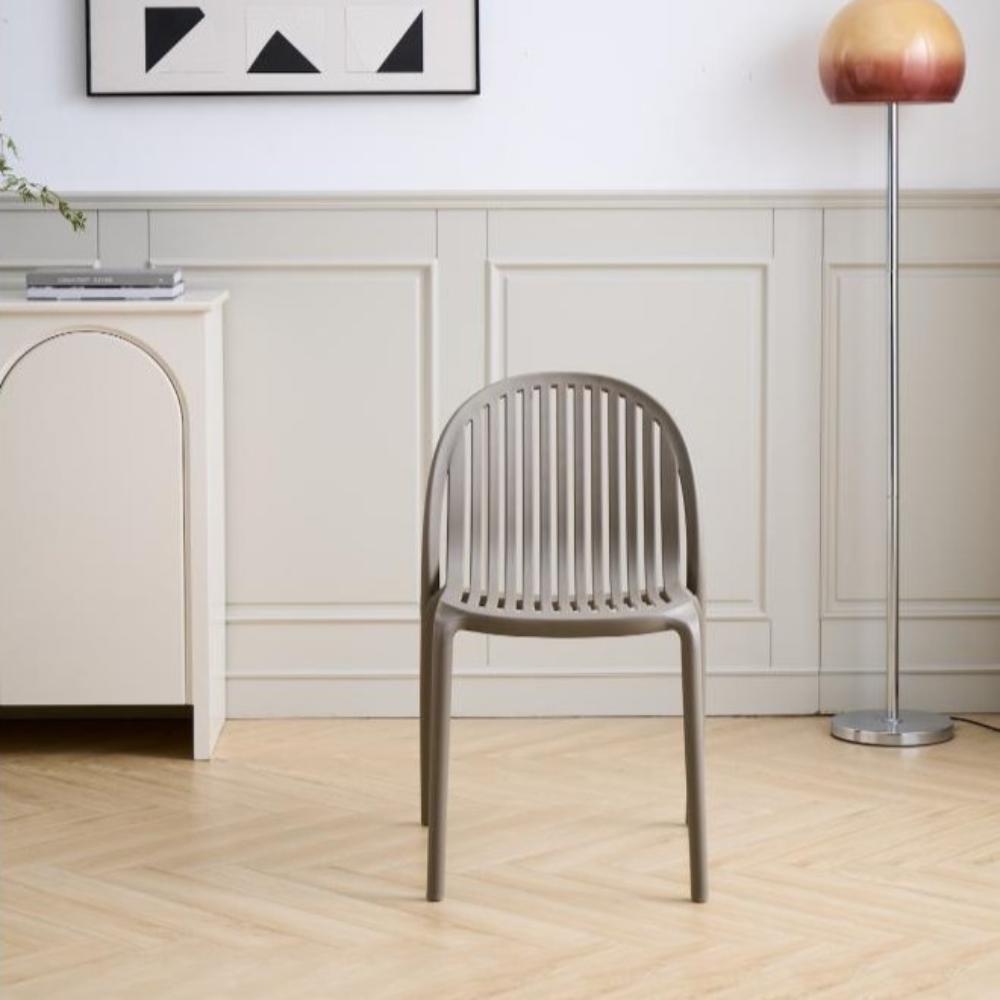Silla Marruecos, Taupe, con Espaldar en Rayas y Diseño Minimalista