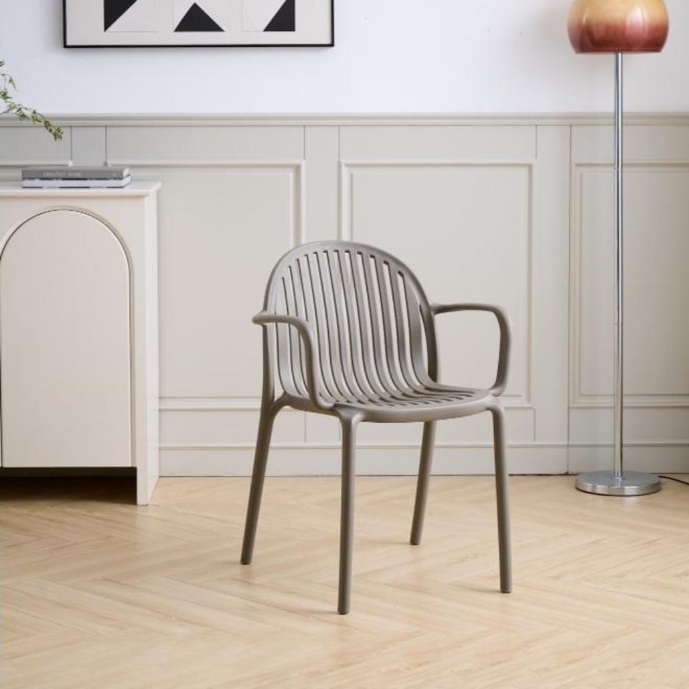 Set de 4 Sillas Marruecos con Brazos, Taupe, con Espaldar en Rayas y Diseño Minimalista