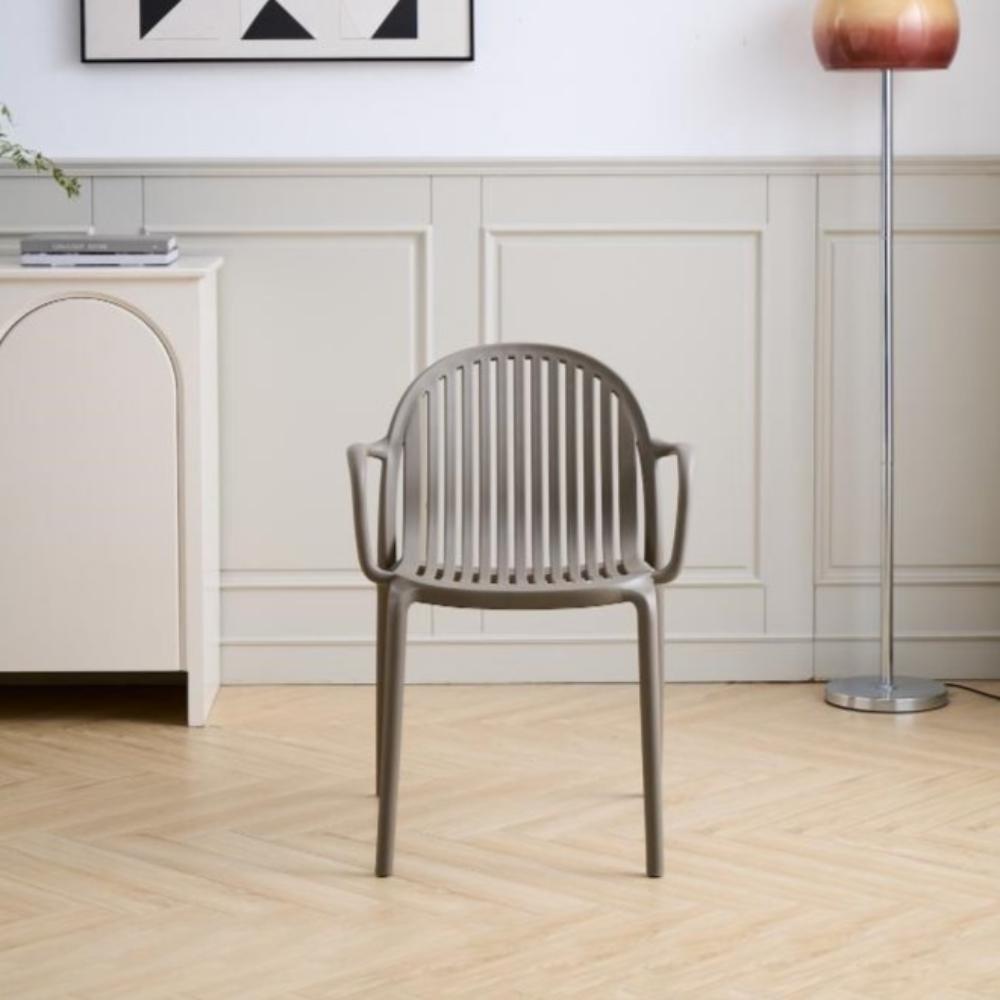 Set de 4 Sillas Marruecos con Brazos, Taupe, con Espaldar en Rayas y Diseño Minimalista