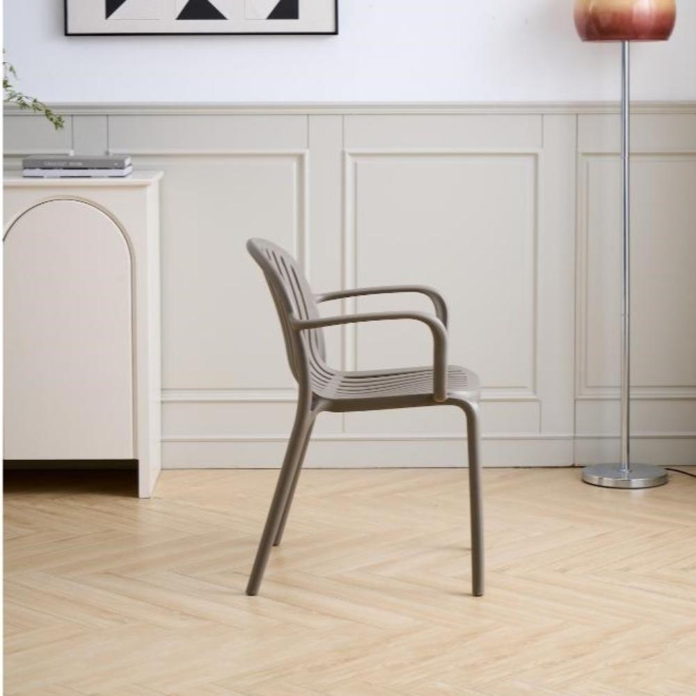 Set de 4 Sillas Marruecos con Brazos, Taupe, con Espaldar en Rayas y Diseño Minimalista