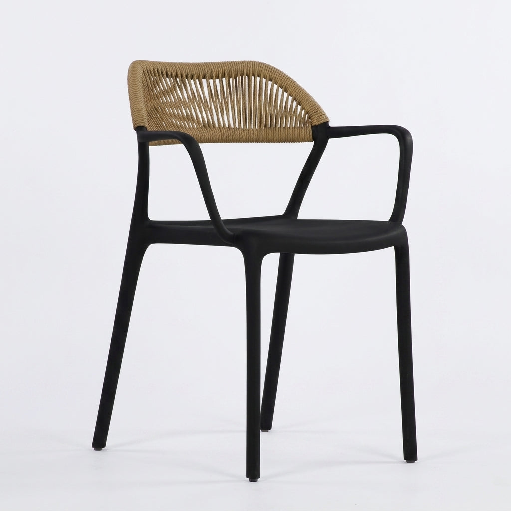 Silla con Brazos Bombay, Negro y Beige, con Espaldar en Cuerdas y Diseño Moderno