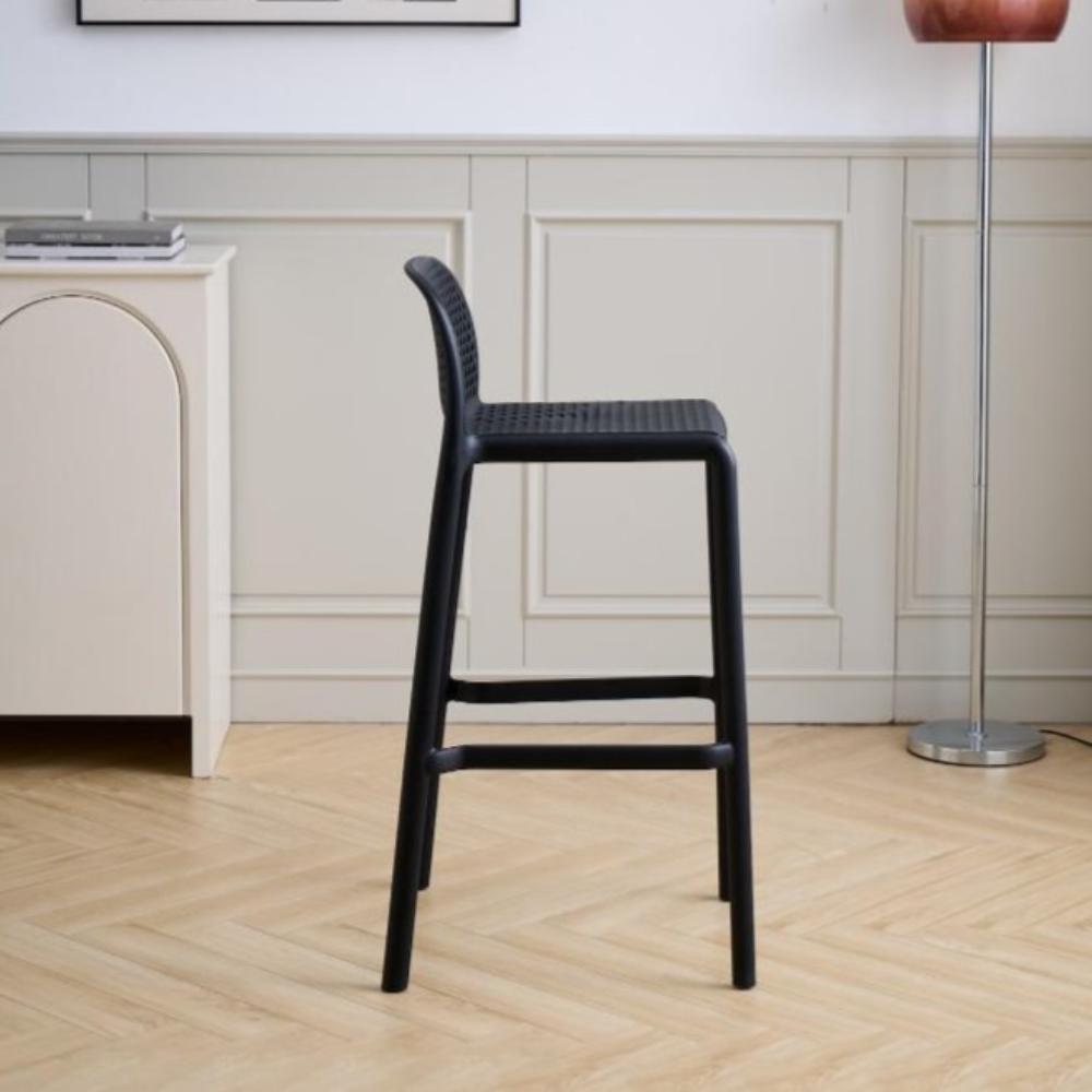 Silla para Bar Túnez, Color Negro, con Espaldar Redondeado y Transpirable
