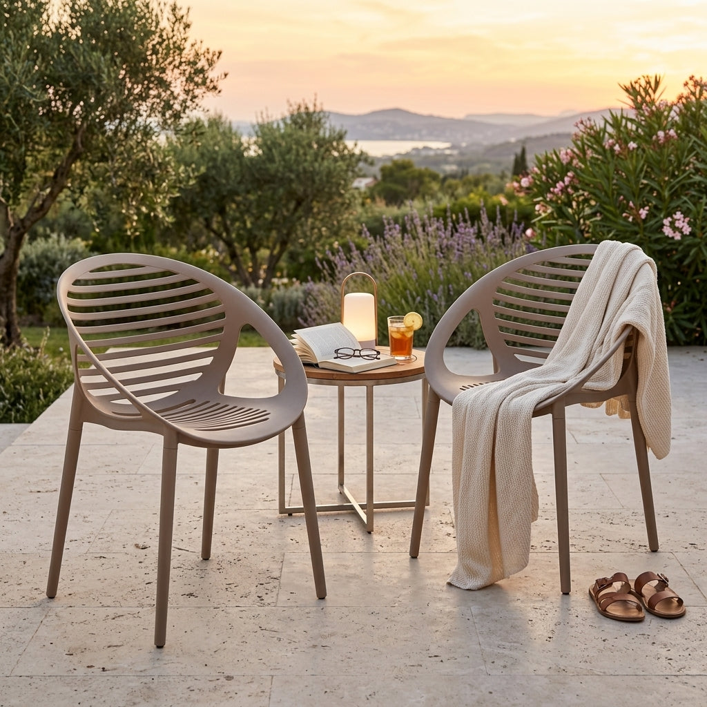 Silla Tokio con Brazos, Color Taupe, con Espaldar y Diseño Moderno