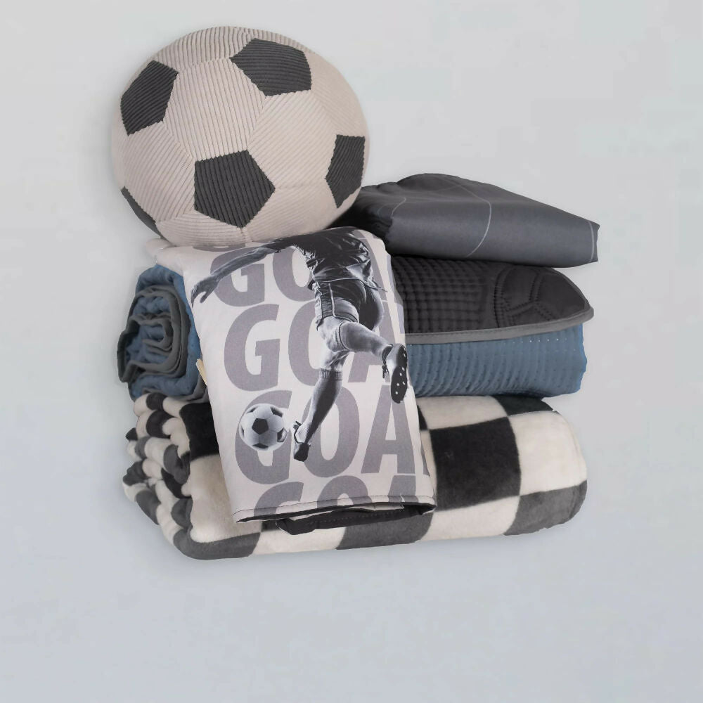 Juego Edredon Soccer, para Cama Doble y Queen, 2 Vistas (Incluye 2 Fundas 1 Cojín 1 Cobertor Ligero)