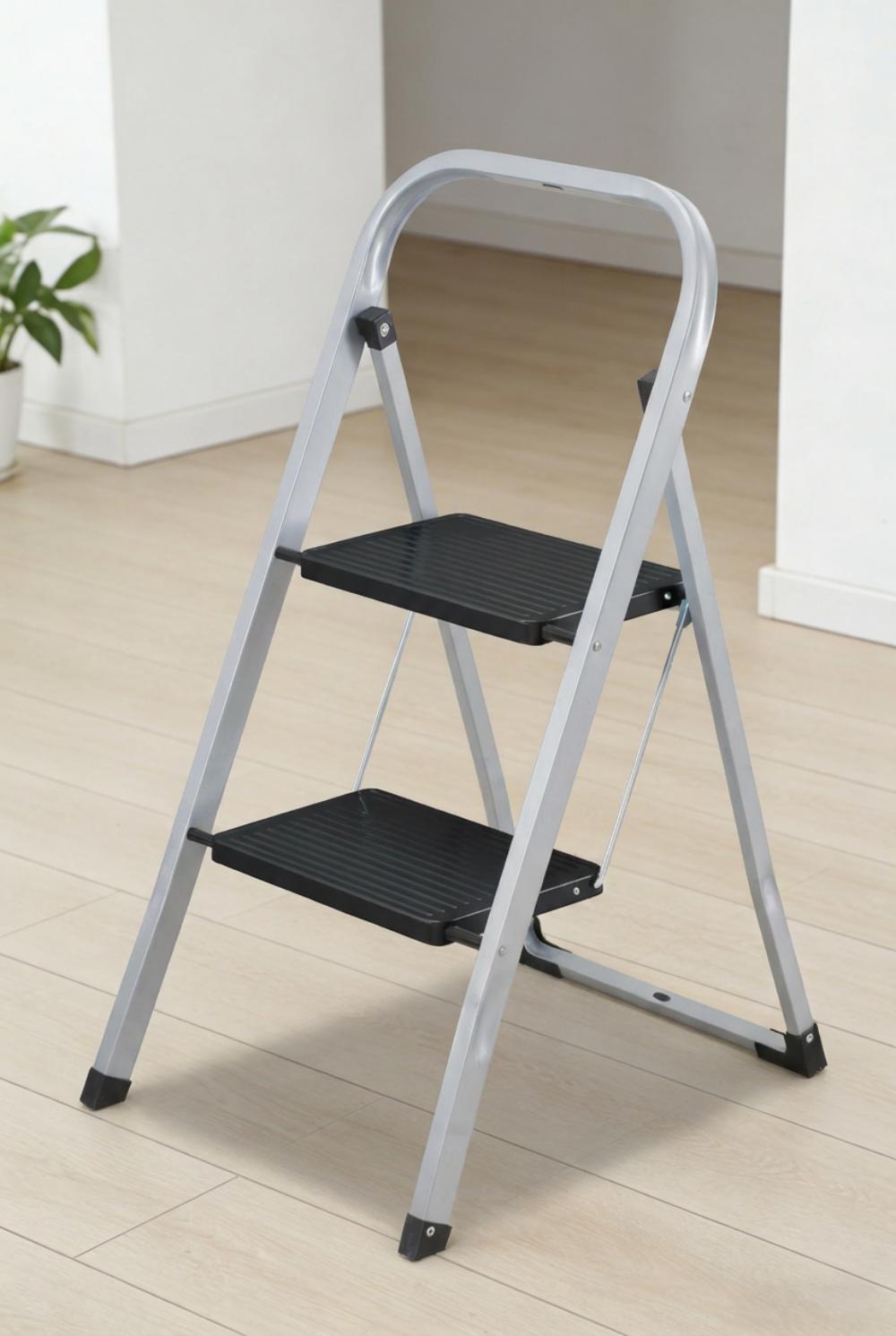 Escalera Tubular Trébol, Gris y Negro, Plagable de 2 Niveles