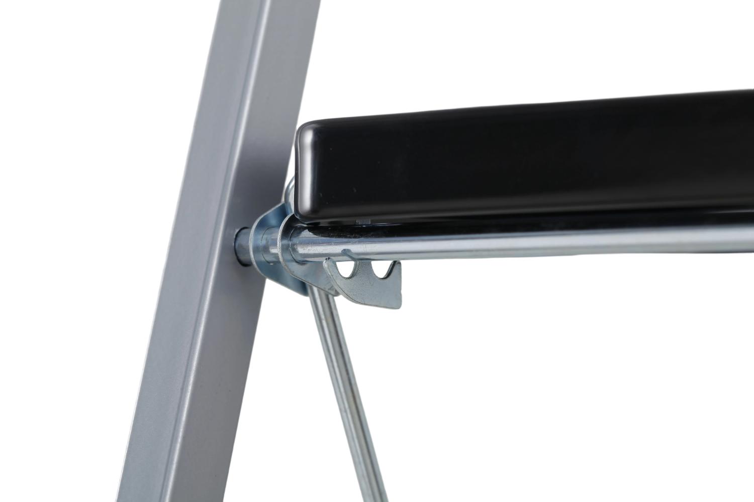 Escalera Tubular Luminas, Gris y Negro, Plagable de 3 Niveles