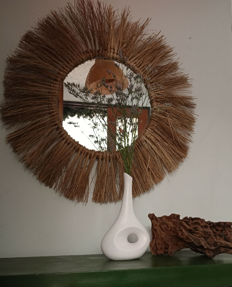 Florero Oliva Decorativo en Cerámica, de 33x16 cm